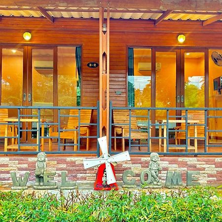 Aow Thai Homestay Ban Hin Dam Esterno foto