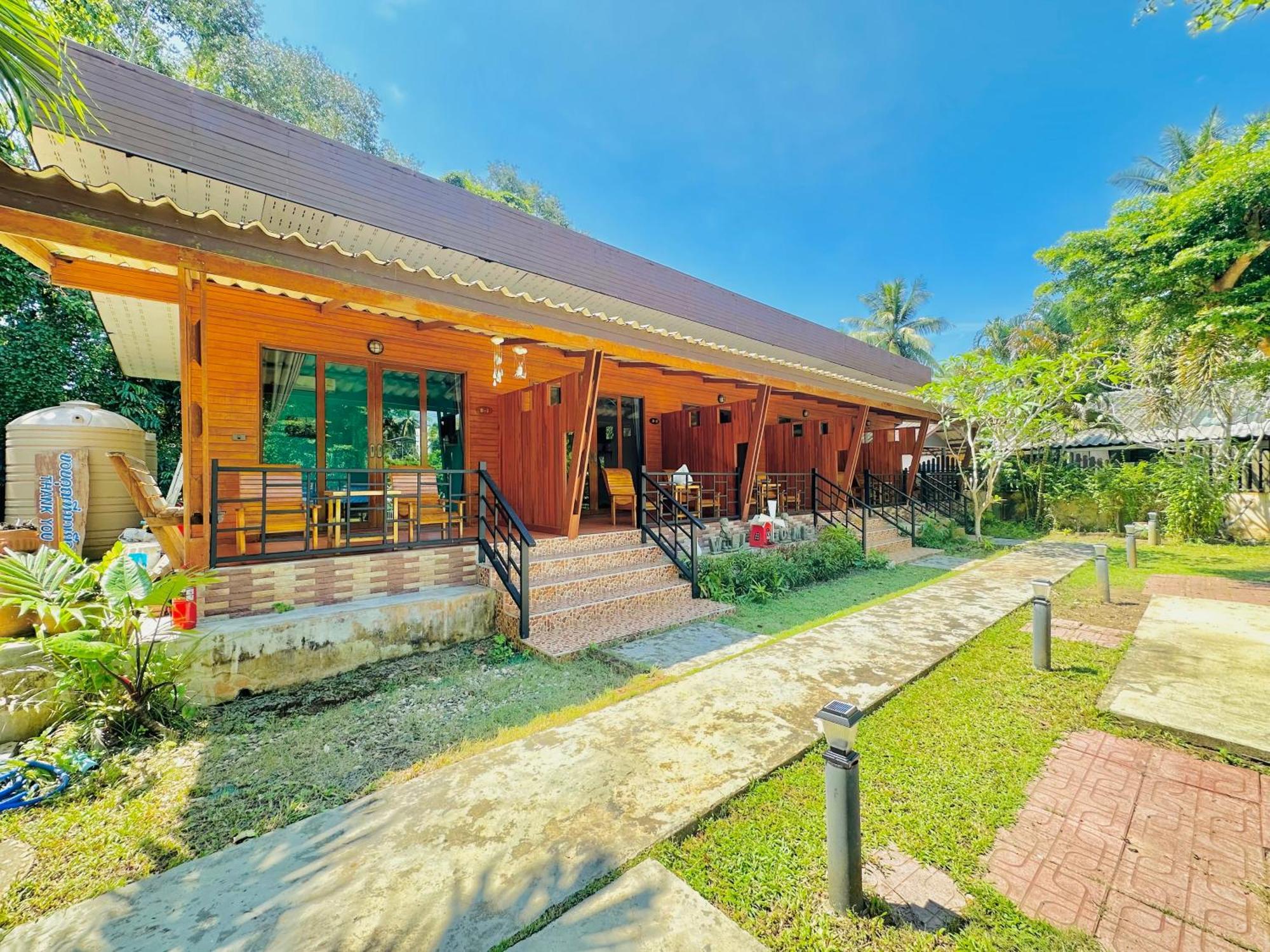 Aow Thai Homestay Ban Hin Dam Esterno foto
